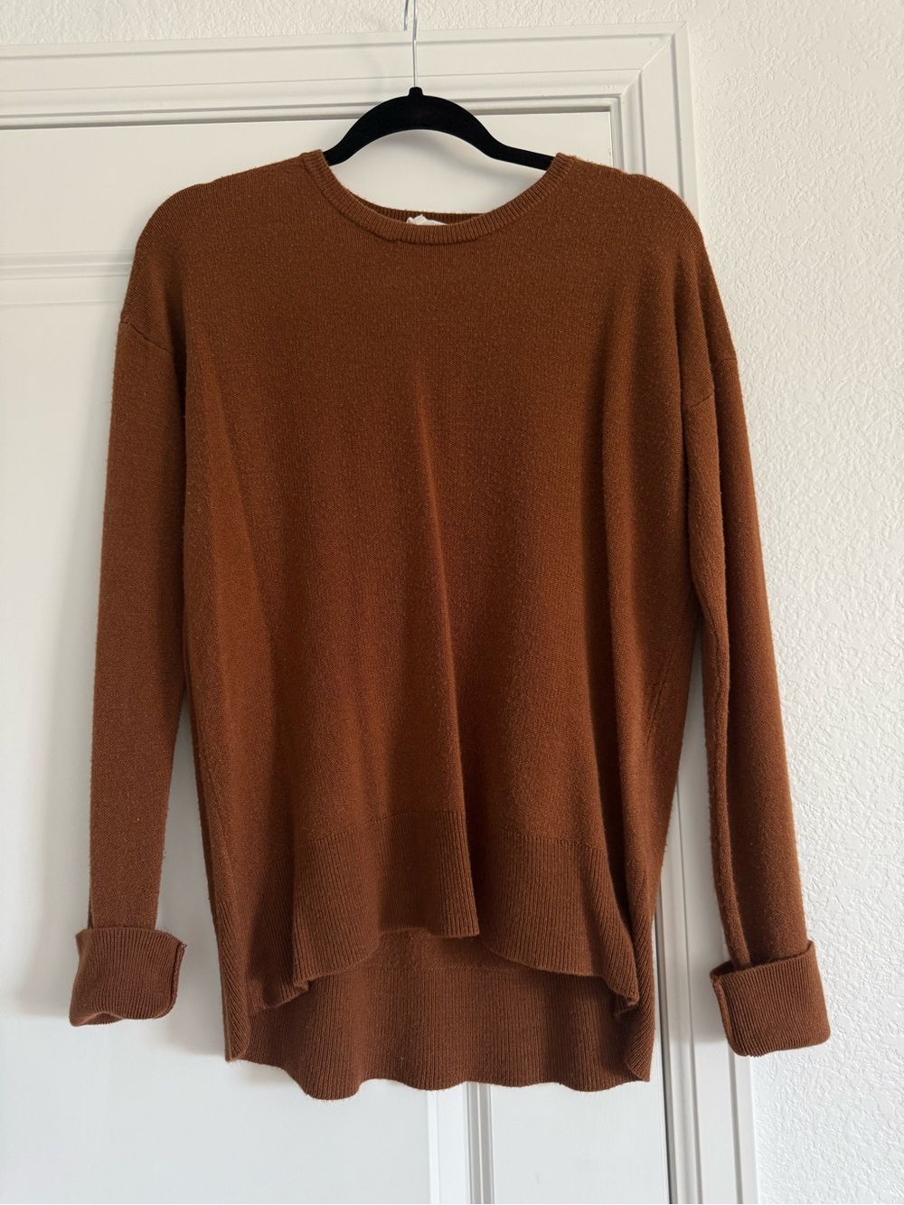 Double Zero Boutique Brown, Soft, Crew Neck Sweater. Womens, Small.